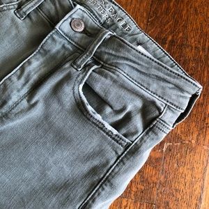 Super Hi Rise American Eagle Jeans/Jeggings
